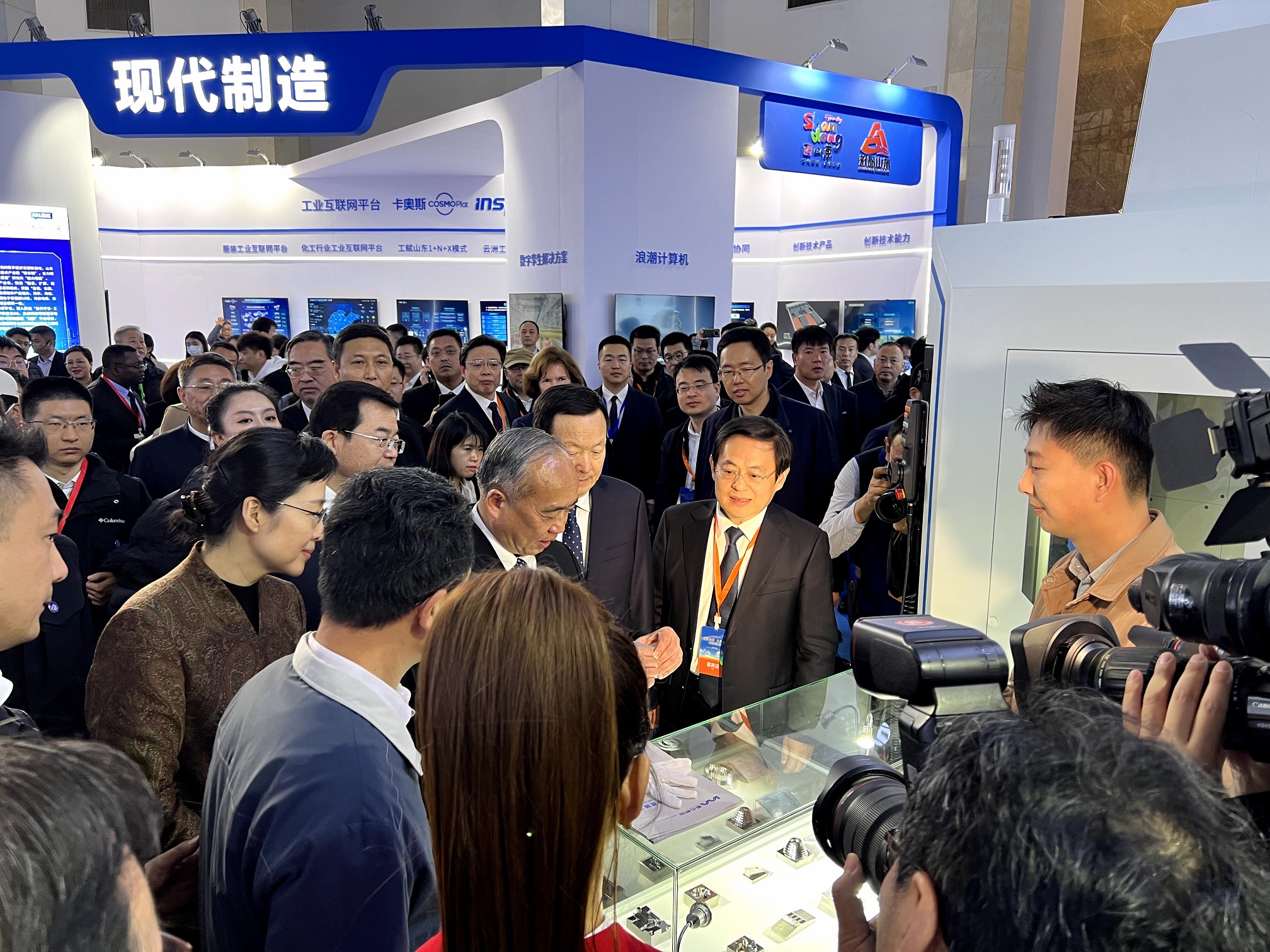 省委書(shū)記拼合模具(可用素材1).jpg 省委書(shū)記拼合模具(可用素材1).jpg